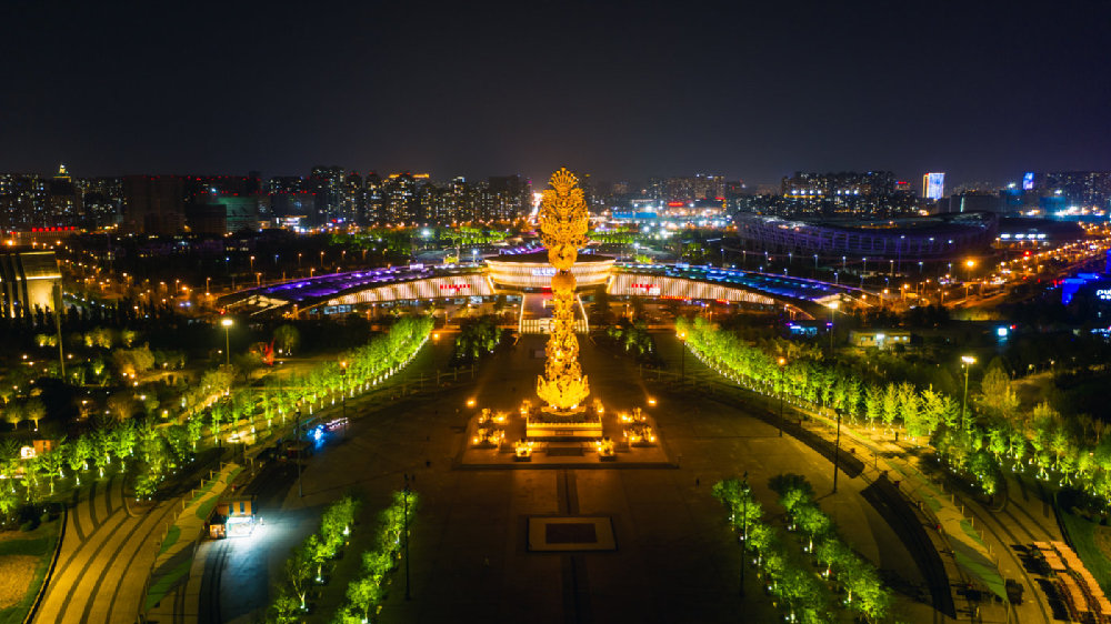 暖阳照耀下的唐山小城快乐时光